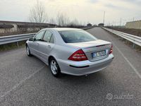 Usata Mercedes C220 Elegance 150 CV (110 kW) 2004 Grigio Berlina