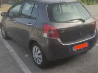 Usata Toyota Yaris 69 CV (50 kW) 2010 Grigio Utilitaria