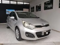 Usata Kia Rio 75 CV (55 kW) 2013 Grigio Berlina
