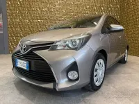 Usata Toyota Yaris Active 90 CV (66 kW) 2015 Beige Utilitaria