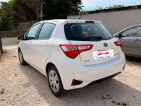 Usata Toyota Yaris Hybrid 73 CV (53 kW) 2018 Bianco Berlina