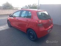Usata Toyota Yaris Sol 69 CV (50 kW) 2007 Rosso Utilitaria
