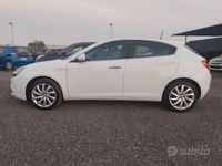Usata Alfa Romeo Giulietta 105 CV (77 kW) 2015 Bianco Utilitaria