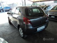 Usata Toyota Yaris 90 CV (66 kW) 2009 Grigio Utilitaria