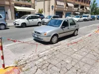 Usata Ford Fiesta Ghia 80 CV (58 kW) 2002 Grigio Utilitaria