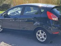Usata Ford Fiesta 75 CV (55 kW) 2013 Nero Berlina
