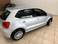 Usata VW Polo Trendline 75 CV (55 kW) 2015 Argento Berlina