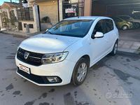 Usata Dacia Sandero Lauréate 75 CV (55 kW) 2017 Bianco Berlina