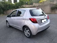 Usata Toyota Yaris Hybrid Active 73 CV (53 kW) 2016 Argento Berlina