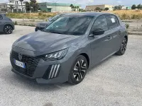 Usata Peugeot 208 Allure 100 CV (73 kW) 2025 Grigio selenium  metalli Utilitaria