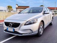 Usata Volvo V40 R-Design 120 CV (88 kW) 2017 Argento Utilitaria
