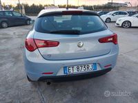 Usata Alfa Romeo Giulietta Exclusive 105 CV (77 kW) 2013 Viola Utilitaria