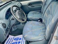 Usado Renault Kangoo 80 CV (58 kW) 2001 Gris Monovolumen