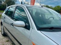 Occasion Ford Focus Ambiente 90 PK (66 kW) 2001 Grijs Sedan