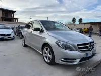 Usata Mercedes B180 Premium 109 CV (80 kW) 2012 Grigio Monovolume