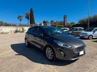 Usata Ford Fiesta Titanium 86 CV (63 kW) 2018 Grigio Utilitaria