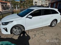 Begagnad Kia Ceed 2019 Vit Halvkombi