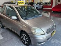Usata Toyota Yaris 65 CV (47 kW) 2004 Grigio Berlina