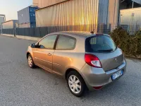 Usata Renault Clio II Luxe 75 CV (55 kW) 2009 Oro Berlina