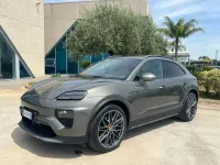 Usata Porsche Macan 4 Electric 144 kW (197 CV) 2024 Verde SUV