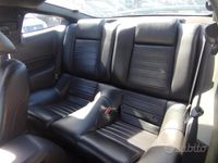 Usata Ford Mustang 350 CV (257 kW) 2011 Verde Berlina