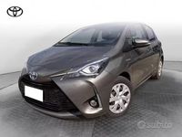Usata Toyota Yaris Hybrid Cool 101 CV (74 kW) 2018 Grigio Berlina