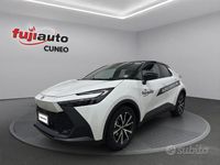 Usata Toyota C-HR Trend 190 CV (139 kW) 2024 Platinum pearl white & black SUV