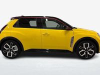 Begagnad Renault 5 E-Tech Iconic 110 kW (150 HK) 2024 Gul Sedan