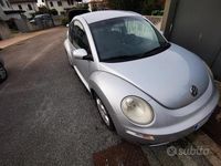 Usata VW New Beetle 105 CV (77 kW) 2010 Grigio Utilitaria