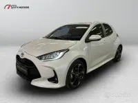 Nuova Toyota Yaris Hybrid Lounge 131 CV (96 kW) 2026 Pearl white Berlina