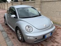 Usata VW New Beetle 104 CV (76 kW) 2005 Argento Utilitaria