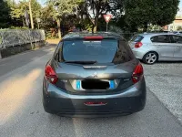 Usata Peugeot 208 82 CV (60 kW) 2017 Nero Utilitaria
