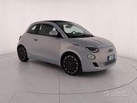 Usata Fiat 500e Passion 86 kW (118 CV) 2020 Grigio ghiacchio Cabrio