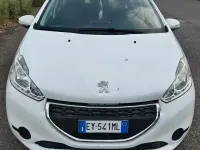 Usata Peugeot 208 Active 68 CV (50 kW) 2015 Bianco Utilitaria