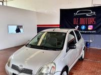 Usata Toyota Yaris 68 CV (50 kW) 2001 Grigio Berlina