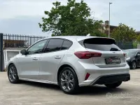Gebraucht Ford Focus ST 116 PS (85 kW) 2024 Grau Limousine