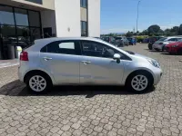 Usata Kia Rio EX 90 CV (66 kW) 2012 Grigio Berlina
