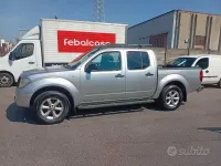 Usata Nissan Navara 174 CV (127 kW) 2005 Grigio Pick-up