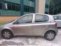 Usata Toyota Yaris 65 CV (47 kW) 2004 Grigio Berlina