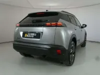 Usata Peugeot 2008 Allure 101 CV (74 kW) 2025 Argento SUV