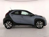 Nuova Toyota Aygo X Lounge 72 CV (52 kW) 2025 Persian salt & black SUV