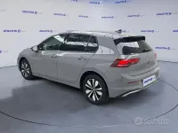 Usata VW Golf VIII Life 116 CV (85 kW) 2025 Moonstone grey [c2c2]  pastel Berlina