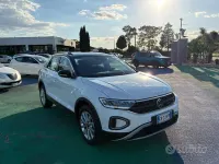 Usata VW T-Roc R-line 116 CV (85 kW) 2023 Bianco SUV