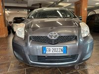 Usata Toyota Yaris Eco 69 CV (50 kW) 2010 Grigio Utilitaria