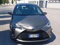 Usata Toyota Yaris 86 CV (63 kW) 2018 Grigio Berlina