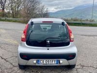 Usata Peugeot 107 68 CV (50 kW) 2005 Argento Utilitaria