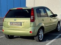 Usata Ford Fiesta 67 CV (49 kW) 2007 Verde Utilitaria