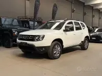 Usata Dacia Duster Lauréate 114 CV (83 kW) 2015 Bianco pastello SUV