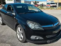 Usata Opel Astra GTC 105 CV (77 kW) 2006 Nero Berlina