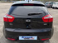 Usado Kia Rio Active 75 HP (55 kW) 2014 Preto Sedan